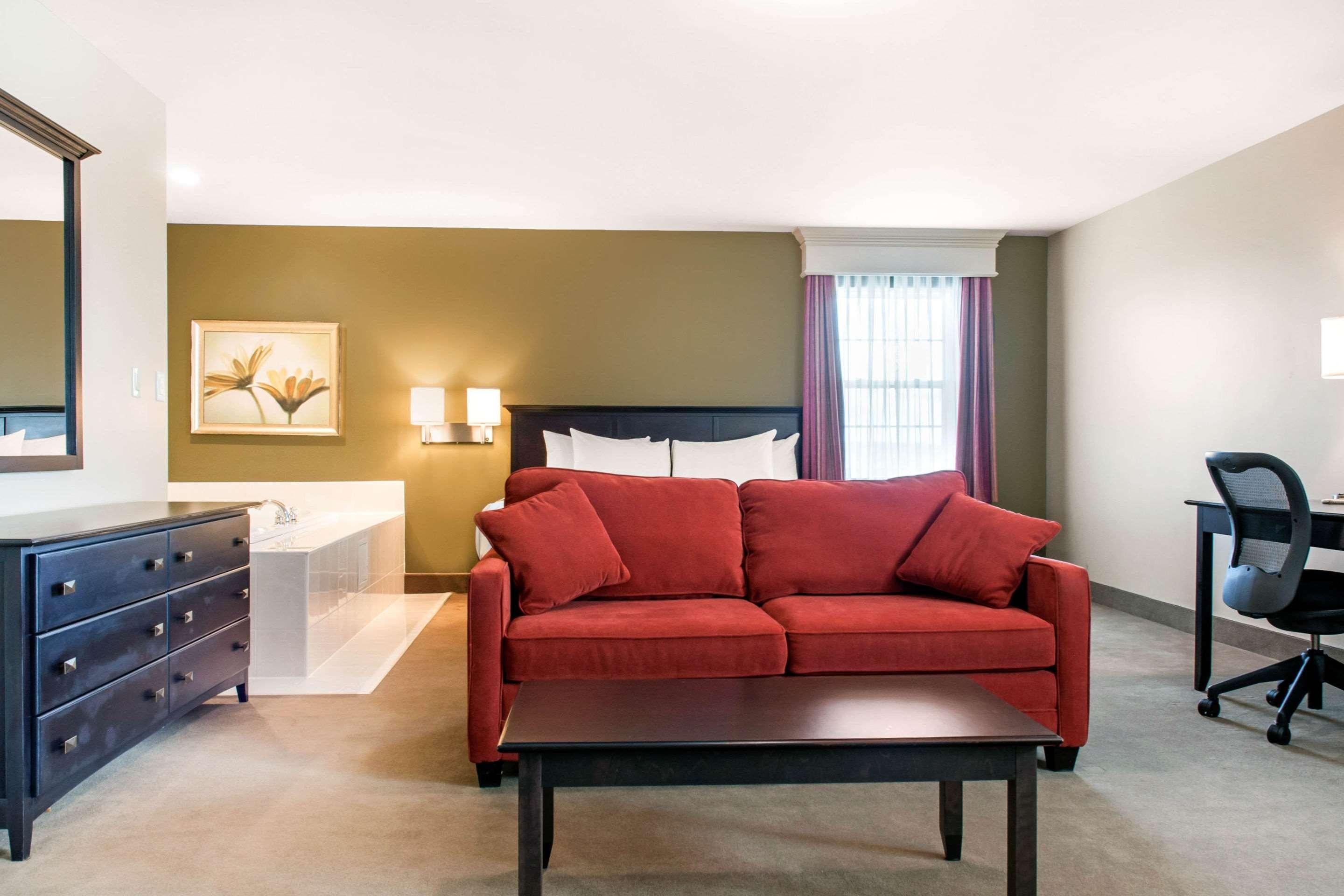Quality Inn & Suites Quispamsis Rothesay Extérieur photo