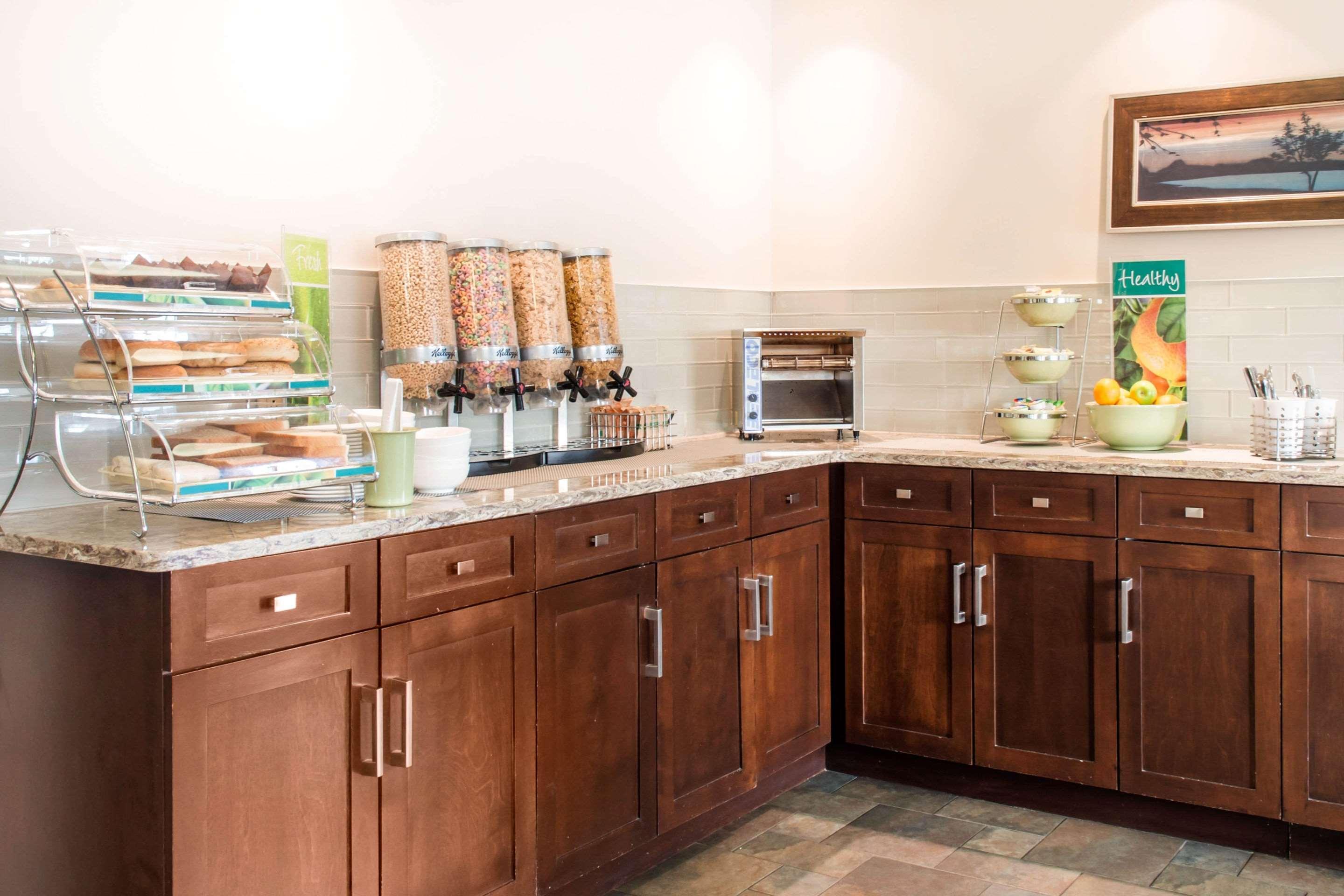 Quality Inn & Suites Quispamsis Rothesay Extérieur photo