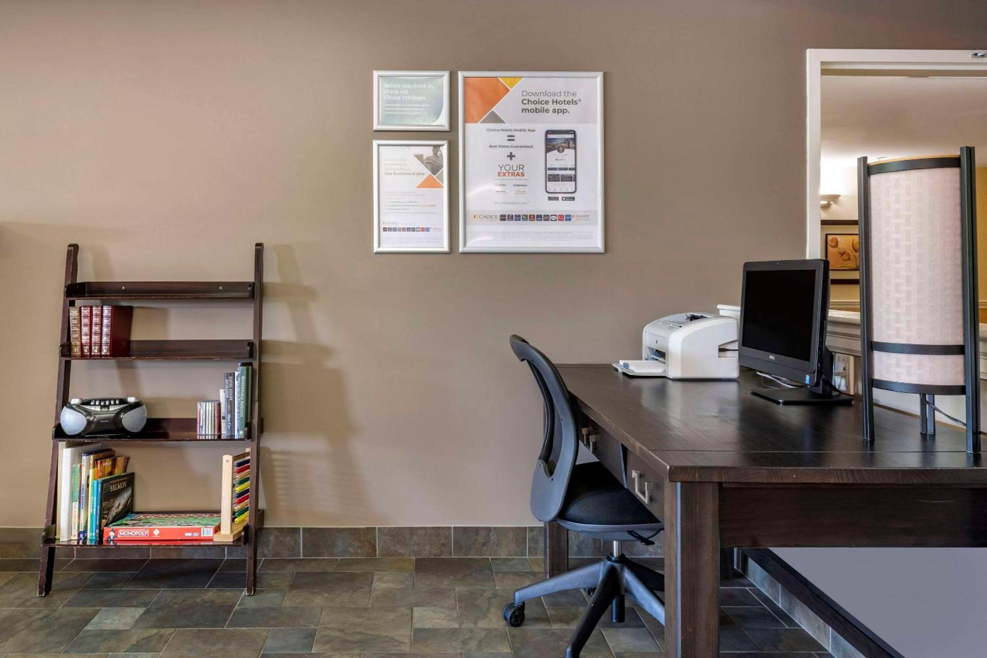 Quality Inn & Suites Quispamsis Rothesay Extérieur photo