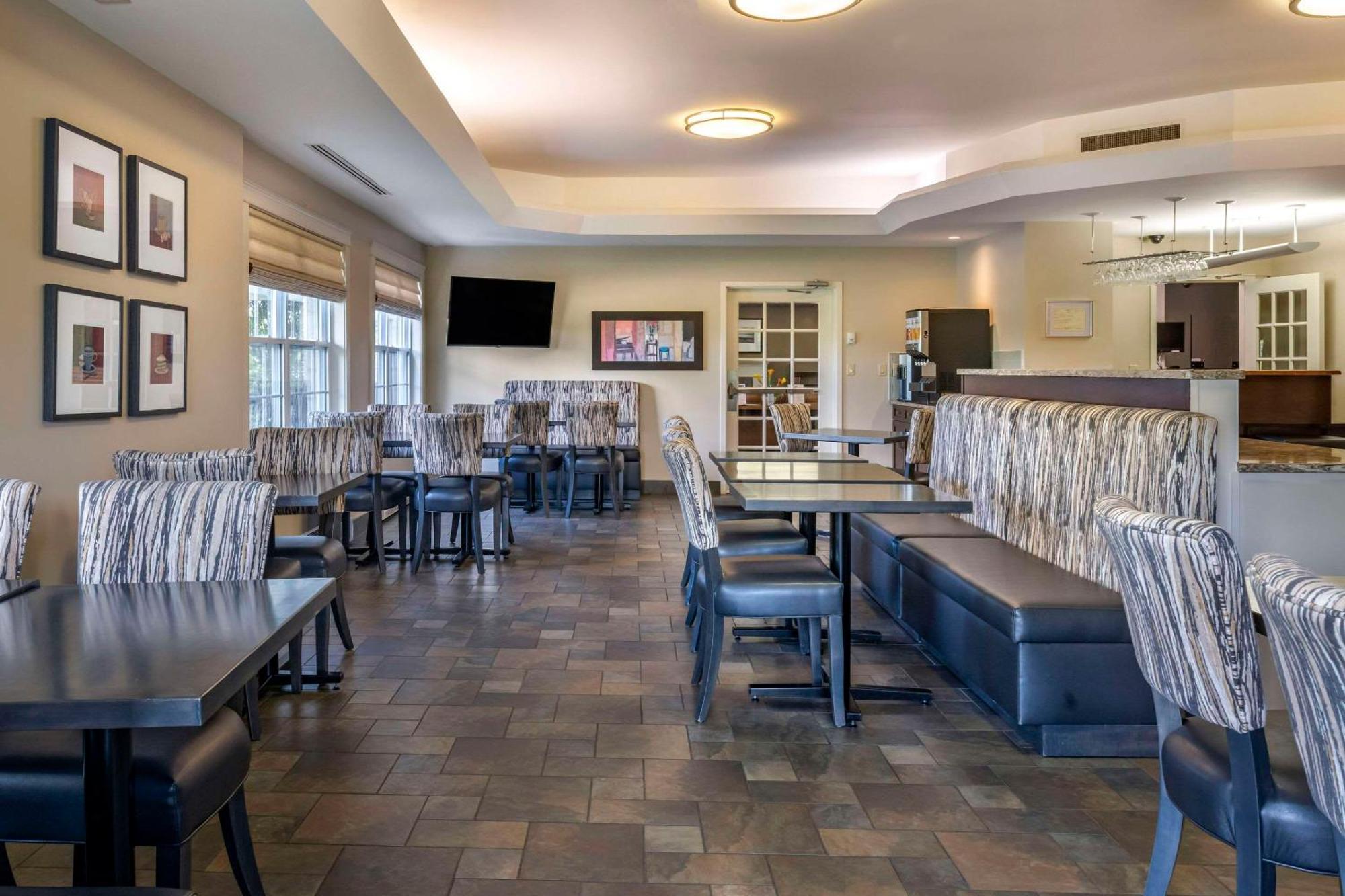 Quality Inn & Suites Quispamsis Rothesay Extérieur photo