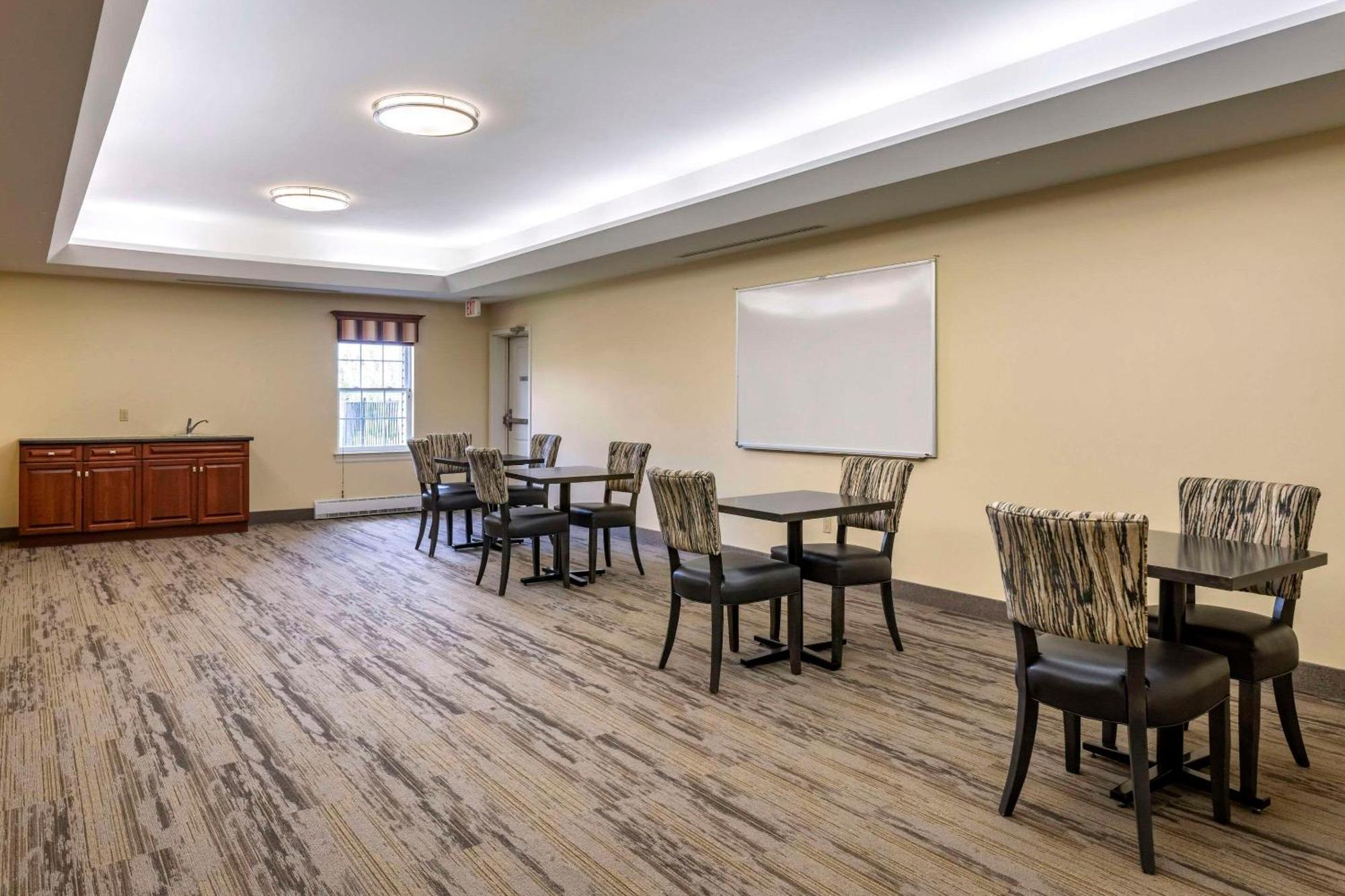 Quality Inn & Suites Quispamsis Rothesay Extérieur photo