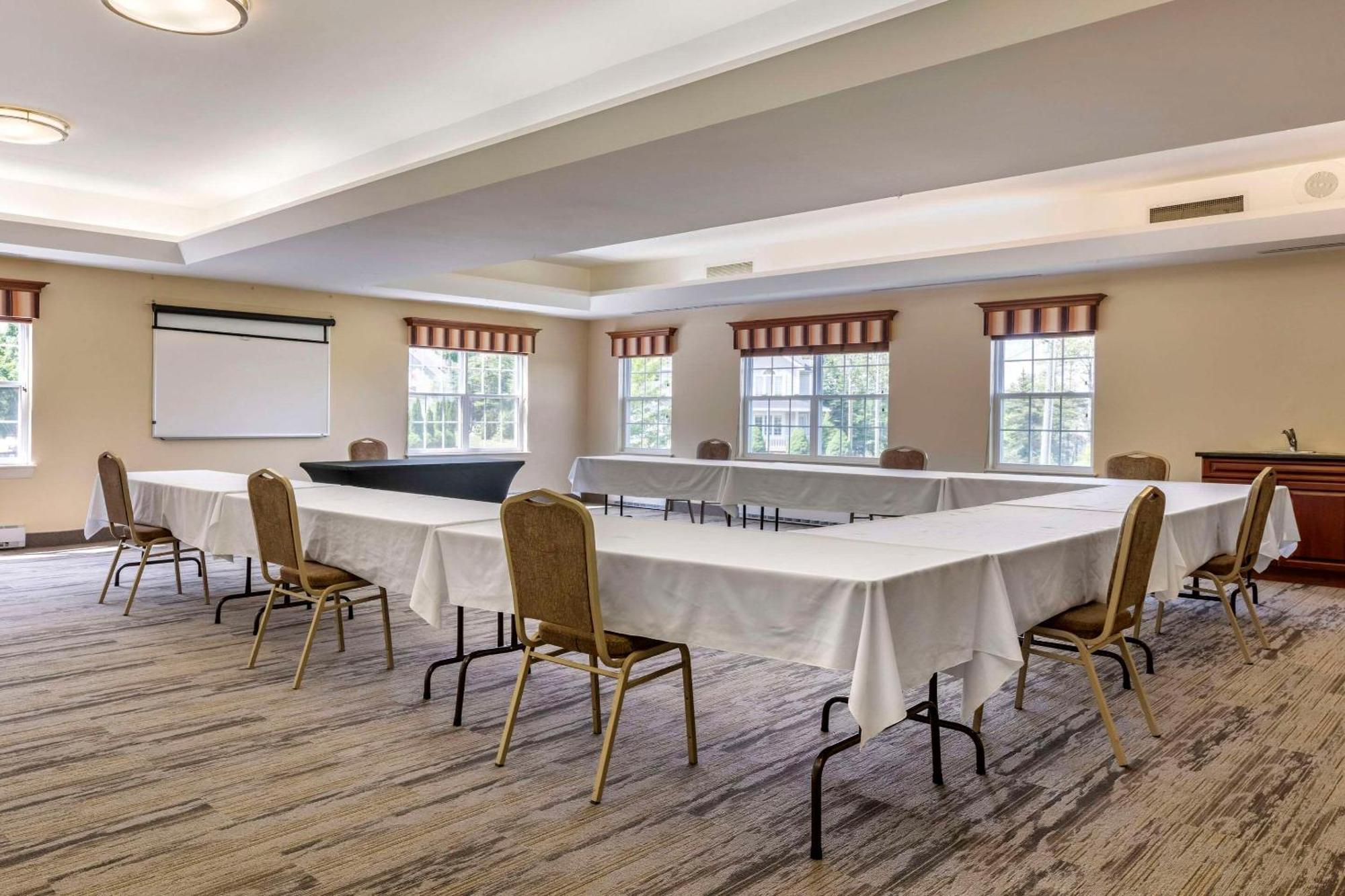 Quality Inn & Suites Quispamsis Rothesay Extérieur photo