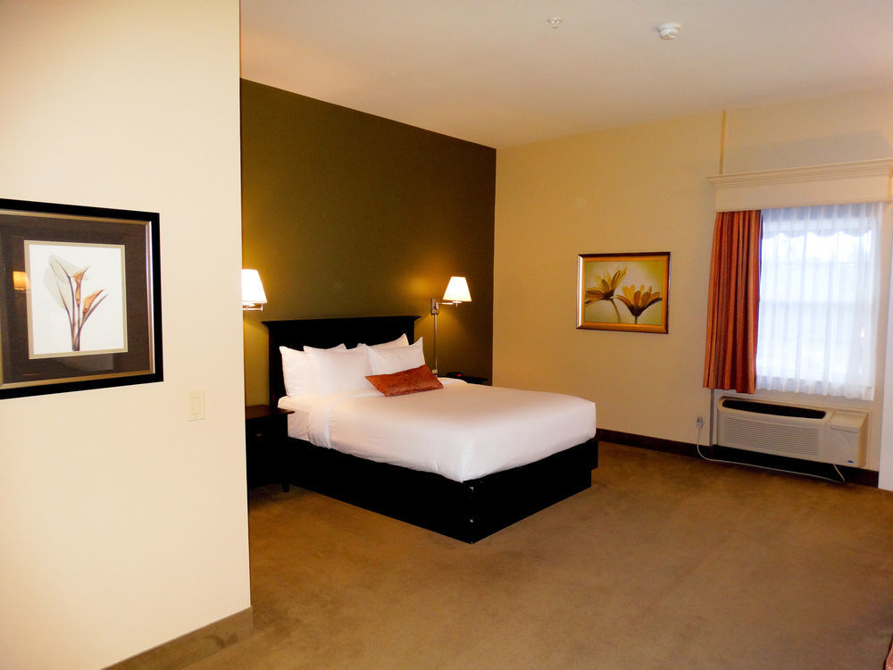 Quality Inn & Suites Quispamsis Rothesay Extérieur photo