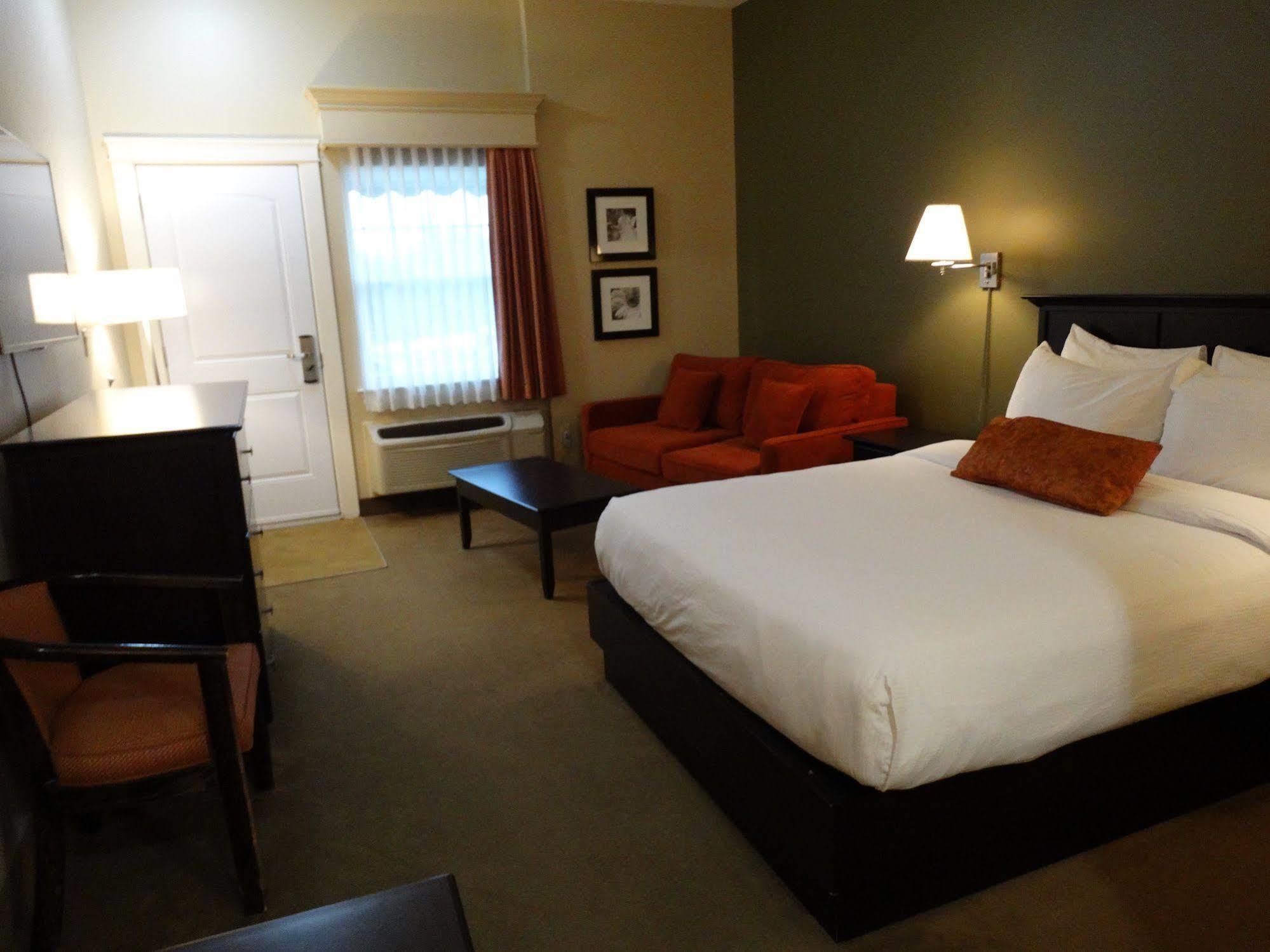 Quality Inn & Suites Quispamsis Rothesay Extérieur photo